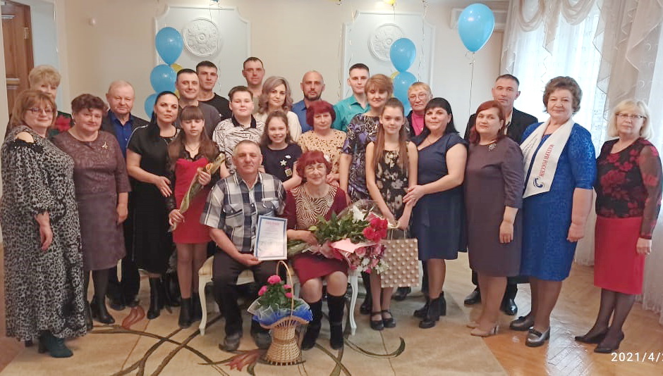 С 45-летием супружеской жизни поздравляли родные и друзья.jpg С 45-летием супружеской жизни поздравляли родные и друзья.jpg
